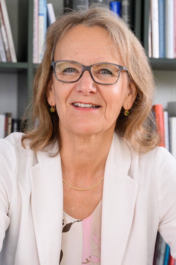 Ruth Baumann-Hölzle ist Theologin und leitet das Interdisziplinäre Institut für Ethik im Gesundheitswesen der Stiftung Dialog Ethik. 