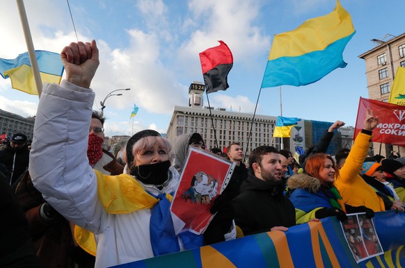 epa09750024 Ukrainians attend the Unity March for Ukraine in downtown Kiev, Ukraine, 12 February 2021 amid tensions on the Ukraine-Russia border. EPA/SERGEY DOLZHENKO