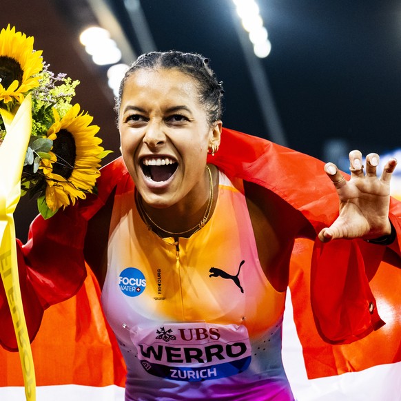 epaselect epa13195600 The winner and new world record holder Audrey Werro of Switzerland celebrates after the women's 800 meters at the World Athletics Diamond League Weltklasse Zurich athletics  ...