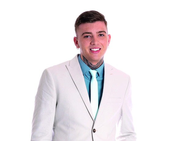 Bachelorette Schweiz 2022, Kandidaten: Giuliano aus Luzern, Foto im Anzug