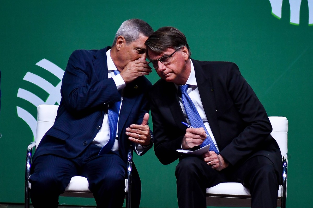 BRASLIA, DF - 10.08.2022: BOLSONARO ENCONTRO NACIONAL DO AGRO - In the photo, President Jair Bolsonaro and Braga Netto, Candidate for Vice President. This Wednesday 10 President Jair Bolsonaro partici ...
