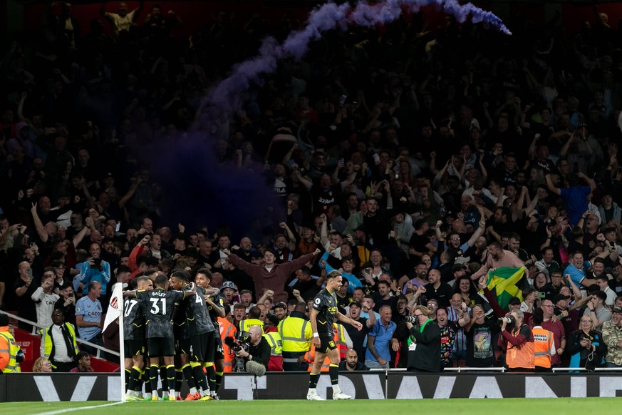 Mandatory Credit: Photo by Juan Gasparini/JMP/Shutterstock 13356035bs Douglas Luiz of Aston Villa celebrates with his team mates after scoring a goal Arsenal v Aston Villa, UK - 31 Aug 2022 EDITORIAL  ...