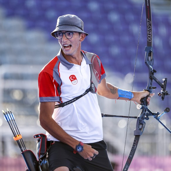 epa09381944 Gold medalist of Mete Gazoz of Turkey celebrates after winning against Mauro Nespoli of Italy during the final match of the Men&#039;s Individual Archery event of the Tokyo 2020 Olympic Ga ...