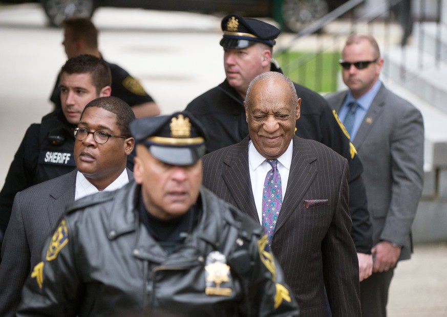 epa06657291 US entertainer Bill Cosby (R) arrives with his aide Andrew Wyatt (L) at the Montgomery County Courthouse for the first day of his retrial regarding charges stemming from an alleged sexual  ...