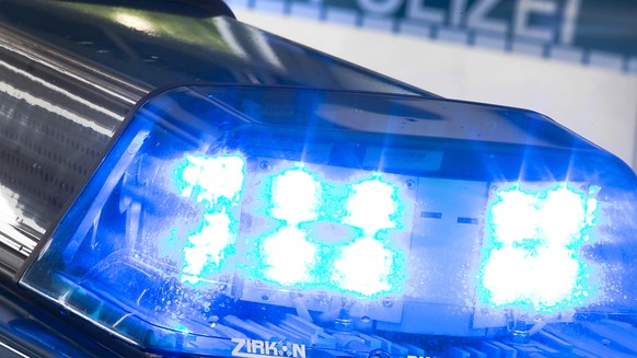 In Zürich ist es kurz nach Mitternacht auf der Quaibrücke zu einem spektakulären Unfall gekommen. (Symbolbild).