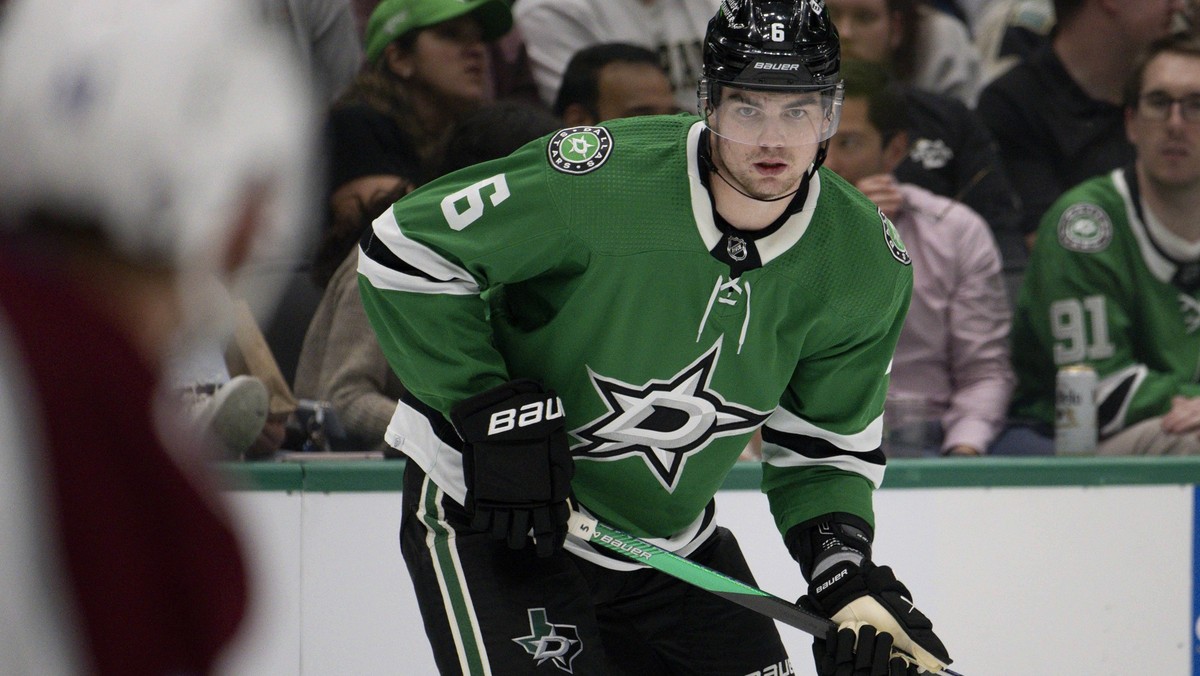 NHL, Eishockey Herren, USA Preseason-Colorado Avalanche at Dallas Stars Oct 3, 2023 Dallas, Texas, USA Dallas Stars defenseman Lian Bichsel 6 waits for the face-off against the Colorado Avalanche in t ...