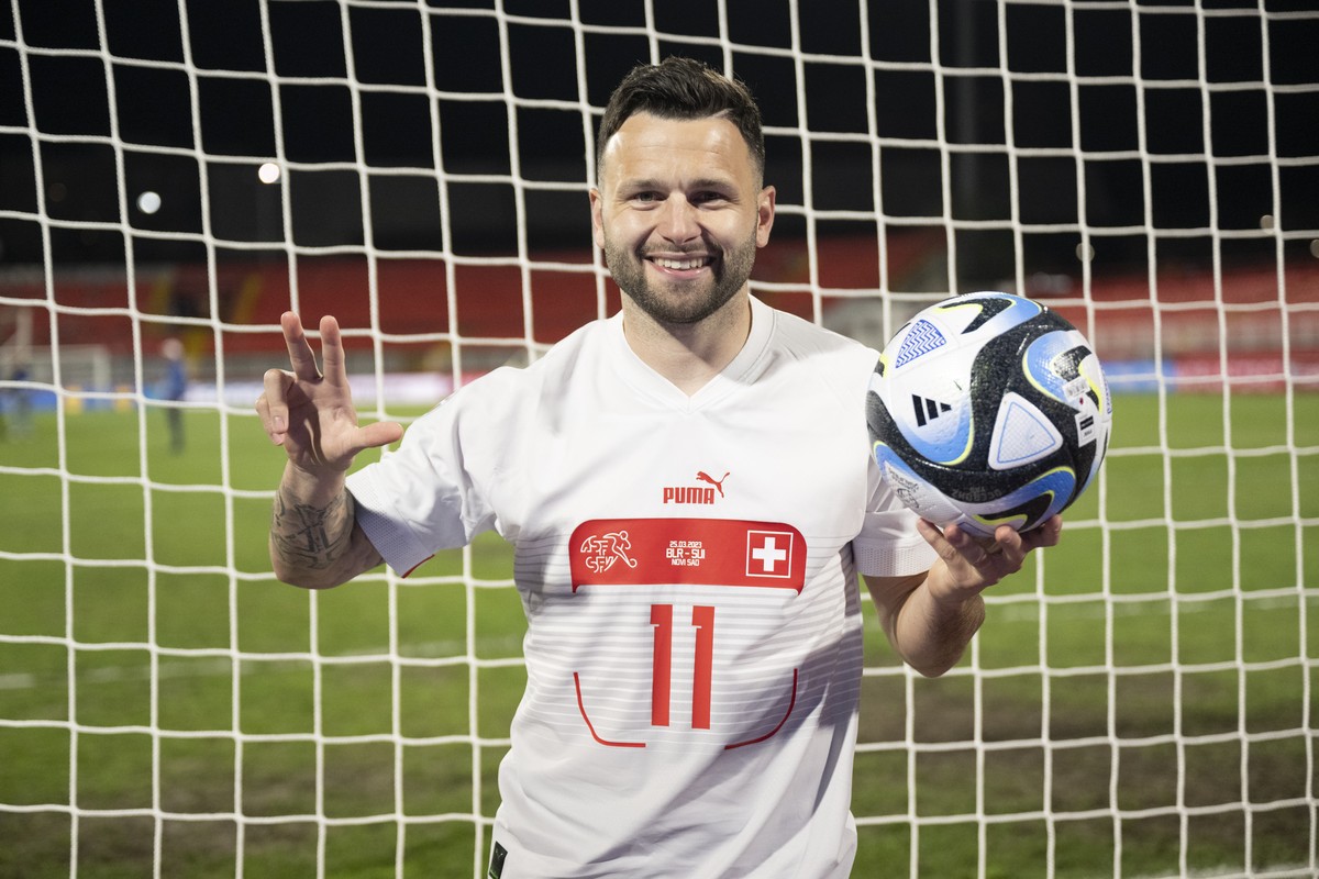 Switzerland's midfielder Renato Steffen poses after scoring a hattrick during the UEFA Euro 2024 qualifying group I soccer match between Belarus and Switzerland behind closed doors at Karadjordje ...