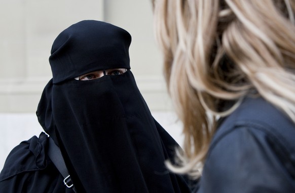 Portrait of Nora Illi, women&#039;s representative of the Islamic Central Council of Switzerland (ICCS), pictured on May 19, 2010 in station square in Berne, Switzerland. (KEYSTONE/Alessandro Della Be ...