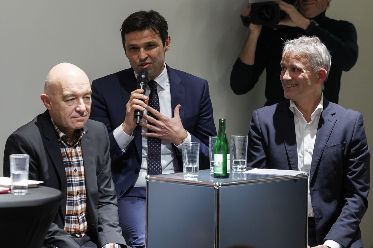Les andidats socialiste, de gauche a droite, Daniel Jositsch (PS - Zurich), Matthias Aebischer (PS - Berne) et Beat Jans (PS - Bale), s'expriment en audition publique lors d'une tournee d  ...