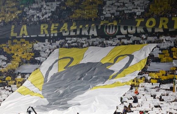 Football - Juventus v Real Madrid - UEFA Champions League Semi Final First Leg - Juventus Stadium, Turin, Italy - 5/5/15
Juventus fans
Reuters / Stefano Rellandini