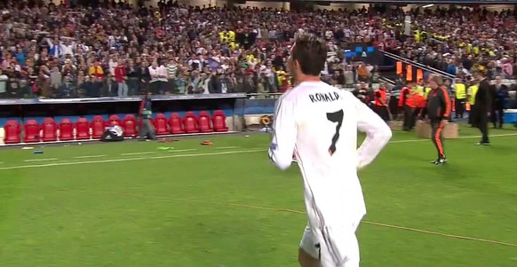 Cristiano Ronaldo rennt zur Haupttribüne …
