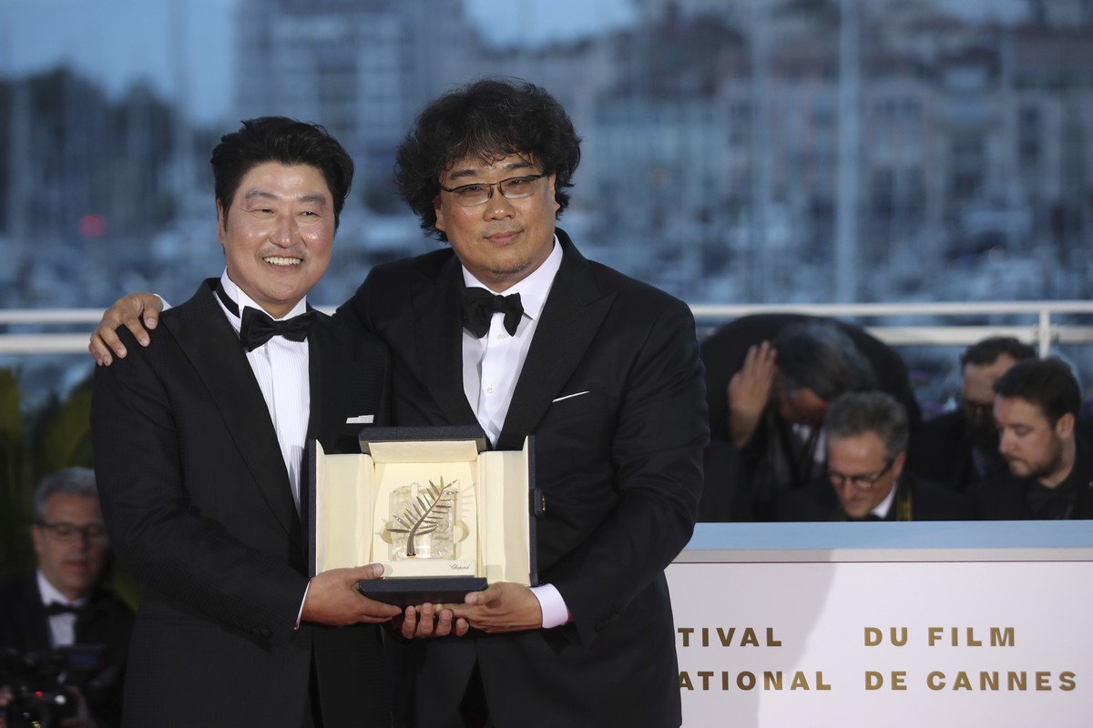 Actor Kang-Ho Song, left and director Bong Joon-ho pose with the Palme d'Or award for the film 'Parasite' during a photo call following the awards ceremony at the 72nd international fil ...