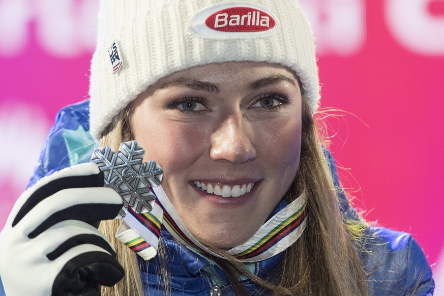 epa05797750 Silver medalist Mikaela Shiffrin of the United States celebrates during the medal ceremony of the Women&#039;s Giant Slalom race at the 2017 FIS Alpine Skiing World Championships in St. Mo ...