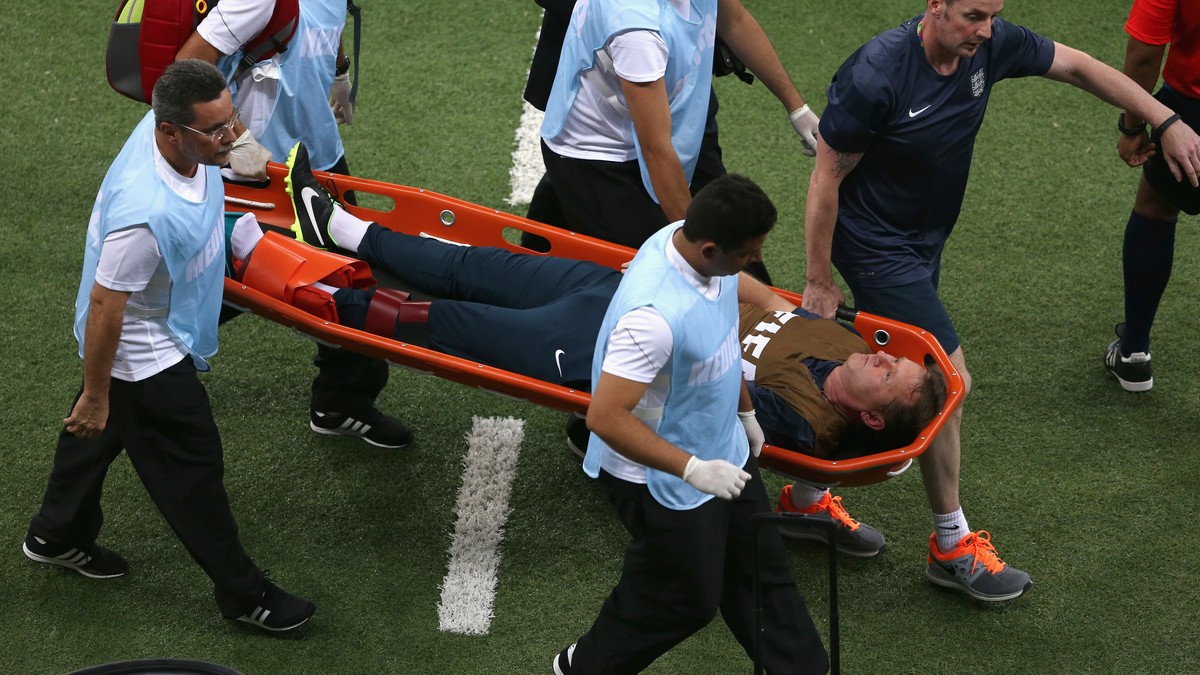 Englands-Physio-verletzt-sich-beim-Jubeln-so-schwer-dass-die-WM-f-r-ihn-vorbei-ist