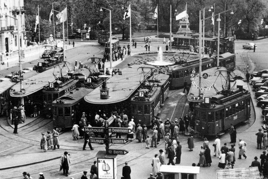 13 Vorher-Nachher-Bilder aus Basel: Als der Marktplatz noch den Autos gehörte