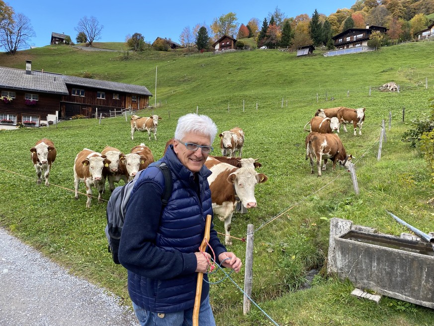 Tierexperte Andreas Moser, bekannter Kultmoderator der SRF-Sendung «Netz Natur» auf einer Begehung zum Thema Wolf in Matt, Kanton Glarus.