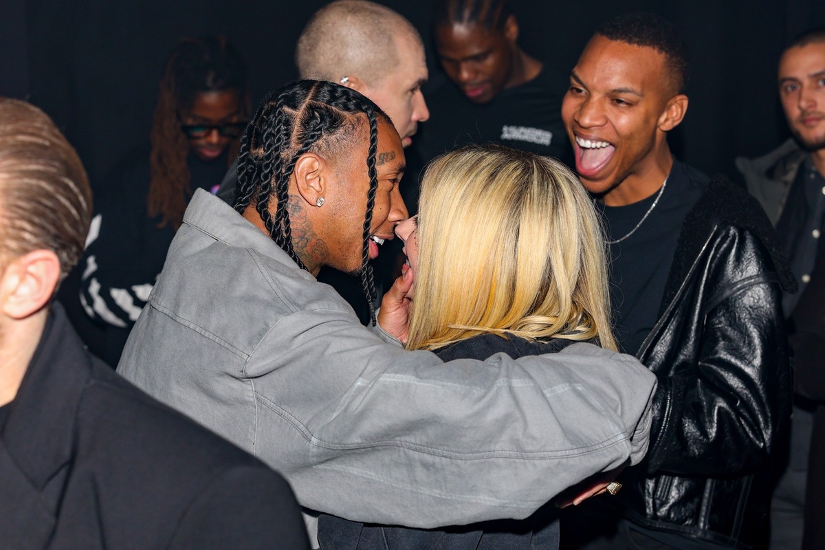 Tyga and Avril Lavigne knutschen an der the Mugler x Hunter Schafer Party an der Paris Fashion Week