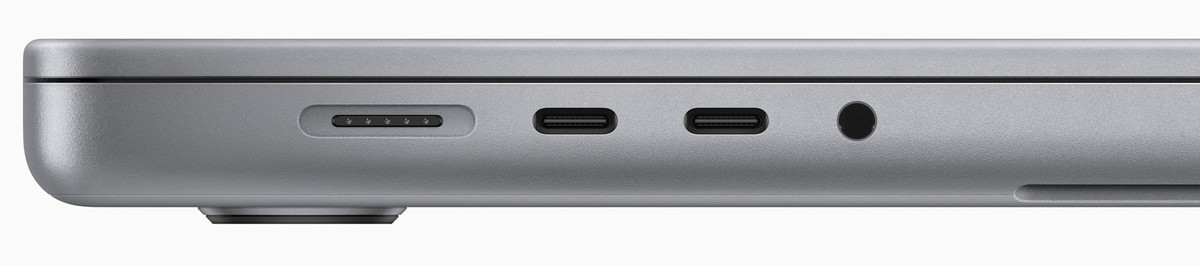 Es gibt drei Thunderbolt-4-Anschlüsse (USB-C), einen SDXC-Slot, einen HDMI-2.1-Anschluss, das magnetische Ladekabel MagSafe 3 und eine Kopfhörerbuchse.