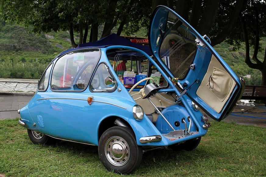 1957 Heinkel Kabine - classic microcar 
https://upload.wikimedia.org/wikipedia/commons/thumb/2/22/Heinkel_Kabine%2C_Bj._1957%2C_offen_%282016-07-02_Sp%29.JPG/1280px-Heinkel_Kabine%2C_Bj._1957%2C_offen ...