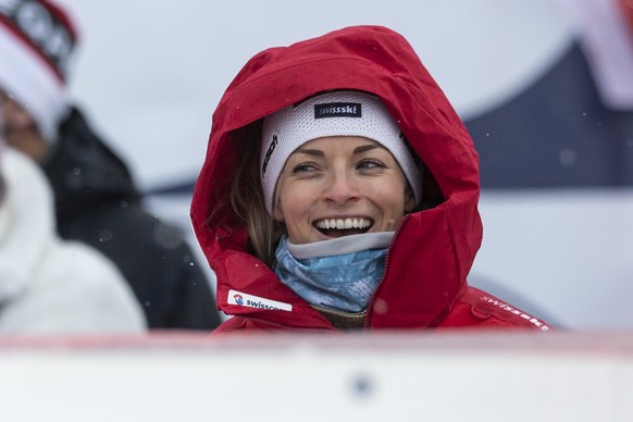 ARCHIVBILD ZUR VORSCHAU ZUM SUPER-G DER FRAUEN --- Lara Gut-Behrami of Switzerland reacts as the race&#039;s leader in the finish area during the women&#039;s Super-G race at the FIS Alpine Ski World  ...