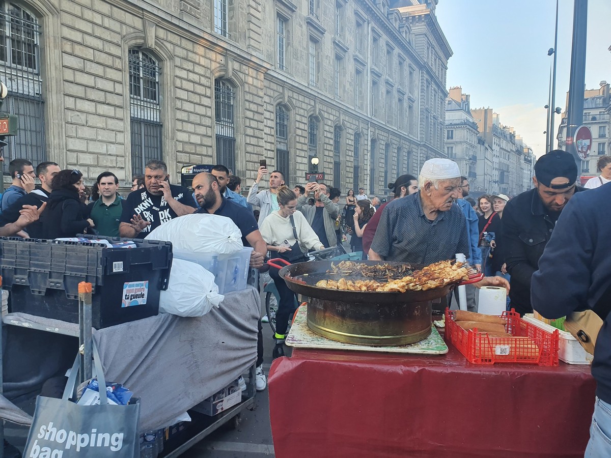 stand de couscous à la place de la République