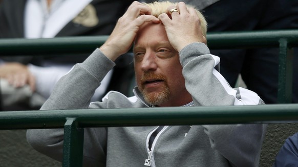 Da staunt Djokovics Coach: Boris Becker auf der Tribüne fassungslos.