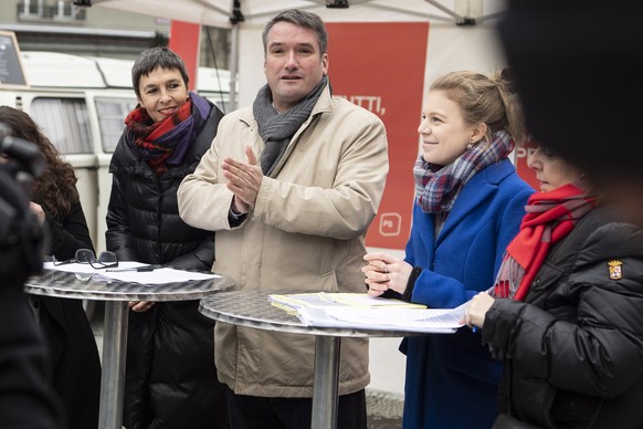 Barbara Gysi, Nationalraetin SG, Christian Levrat, Parteipraesident und Staenderat FR, Nadine Masshardt, Nationalraetin BE und Ada Marra, Nationalraetin VD, von links, aeussern sich zum Wahlkampfaufta ...