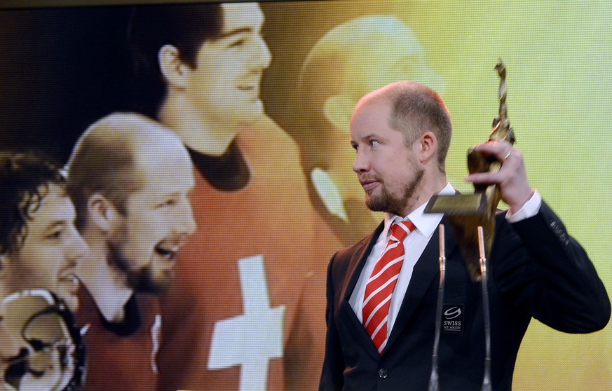 Nach dem sensationellen Gewinn der WM-Silbermedaille nimmt der Captain stellvertretend für die Nati die Auszeichnung zum «Schweizer Team des Jahres» entgegen.