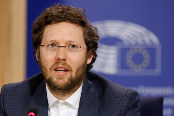 epa05078085 German politician and Member of the European Parliament from the Alliance &#039;90/The Greens Jan Philipp Albrecht during a press conference on a data protection package, at the European P ...