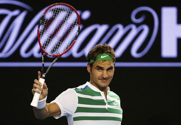 Etwas skeptischer Blick, aber Hauptsache weiter: Roger Federer bedankt sich beim Publikum.<br data-editable="remove">