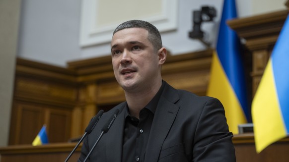 epa12648612 Ukraine's newly appointed Defense Minister Mykhailo Fedorov delivers a speech during a parliamentary session in Kyiv, Ukraine, 14 January 2026, amid the Russian invasion. The Verkhovn ...