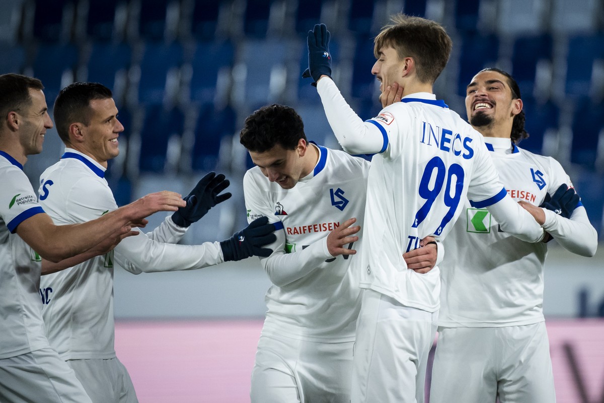Joie des joueurs lausannois apres le premier but sur penalty marque par l'attaquant lausannois Aldin Turkes, lors de la rencontre du championnat de football de Super League entre le FC Lausanne-S ...