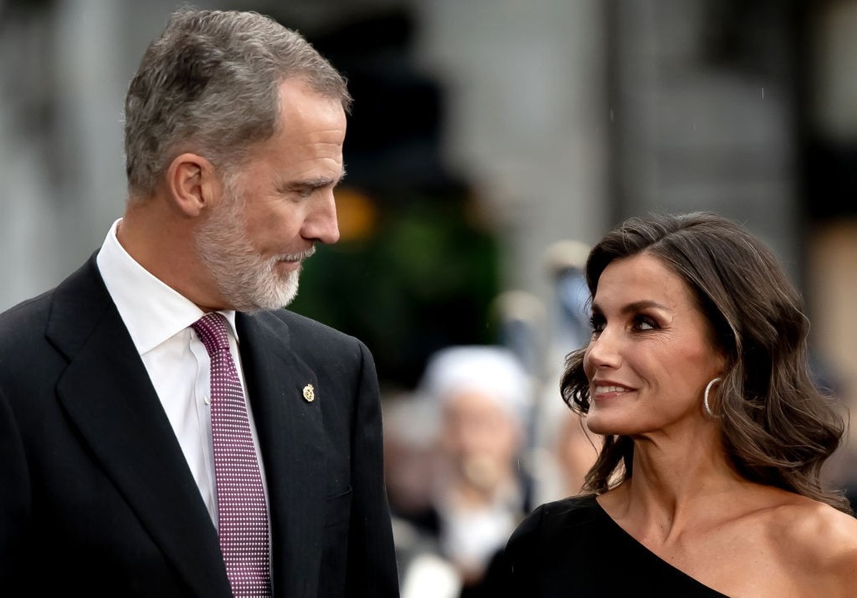 ASTURIAS, SPAIN - OCTOBER 20: King Felipe VI of Spain and Queen Letizia of Spain arrive at the "Princesa de Asturias" Awards at Teatro Campoamor on October 20, 2023 in Asturias, Spain. (Phot ...