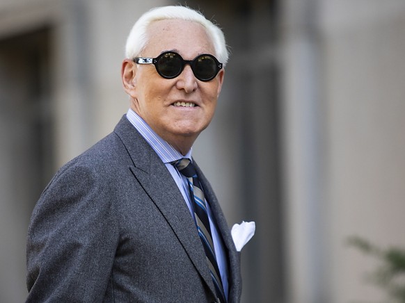 Bleibt ein verurteilter Verbrecher trotz Haftverschonung: Roger Stone, Vertrauter und Ex-Berater von US-Pr�sident Donald Trump, hier beim Betreten des Gerichts in Washington im November.