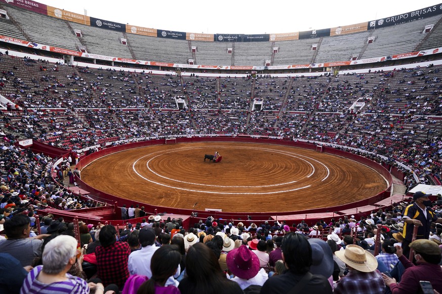 Arturo Macias makes a pass as the public shouting &quot;Ole,&quot; during a bullfight at The Plaza de toros México bullring in Mexico City, Sunday, Feb. 20, 2022. This season&#039;s bullfights in Mexi ...