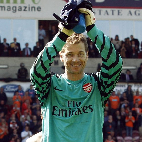 IMAGO / Shutterstock

Mandatory Credit: Photo by Back Page Images/Shutterstock (1306284o) Arsenal goalkeeper Jens Lehmann thanks the fans at the end of the game Blackpool v Arsenal, FA Premier League  ...