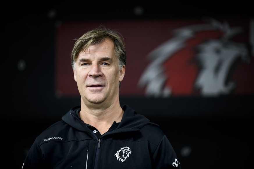 Petr Svoboda, directeur des operations hockey au LHC, pose dans la salle de musculation pendant un entrainement du Lausanne Hockey Club, LHC, lors du camp de preparation pour la nouvelle saison du cha ...