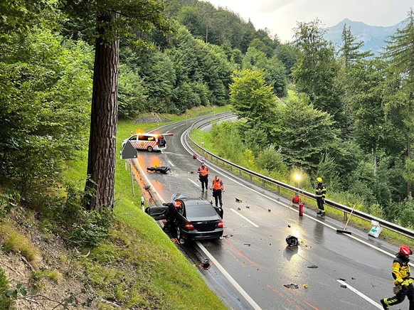 Am 13.08.2023 um 19 Uhr ist es auf der Malixerstrasse oberhalb dem
Araschgerrank zu einer Frontalkollision zwischen einem Auto und einem Motorrad
gekommen. Der 43-jährige Motorradlenker ist dabei ums  ...