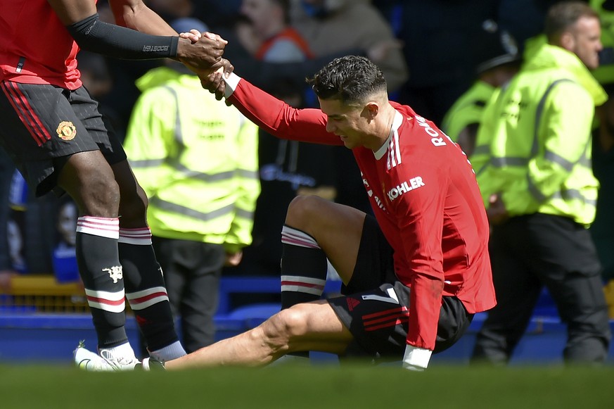 Manchester United&#039;s Paul Pogba helps teammate Cristiano Ronaldo get back on his feet at the end of the Premier League soccer match between Everton and Manchester United at Goodison Park, in Liver ...