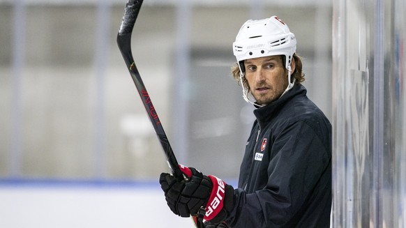 Headcoach Patrick Fischer waehrend dem Training im Prospect Camp der Schweizer Eishockey Nationalmannschaft, am Sonntag, 26. Juli 2020 im Sportzentrum OYM, in Cham.(KEYSTONE/Alexandra Wey)