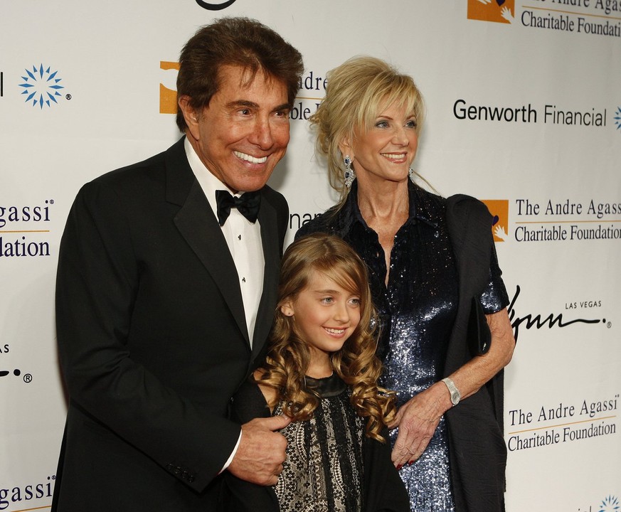 ** FILE ** In this Oct. 11, 2008 file photo, Steve Wynn, left, his wife Elaine Wynn, right, and their granddaughter Marlowe Early arrive at the Andre Agassi Charitable Foundation&#039;s 13th Grand Sla ...