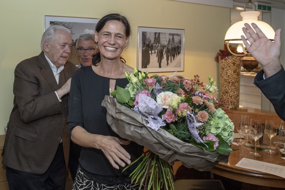 Die frisch gewaehlte Obwaldner Nationalraetin Monika Ruegger, SVP, freut sich ueber ihre Wahl anlaesslich der Eidgenoessischen Nationalratswahlen am Sonntag 20. Oktober 2019 in Sarnen. (KEYSTONE/Urs F ...