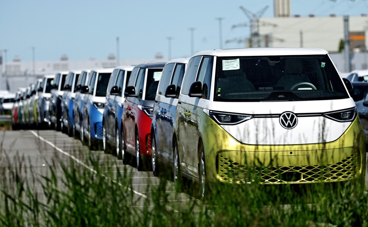 epa12120431 Volkswagen ID. Buzz cars for export wait for shipping at the port in Emden, Germany, 20 May 2025. Autoport Emden is the third largest automobile handling port in Europe. The annual handlin ...