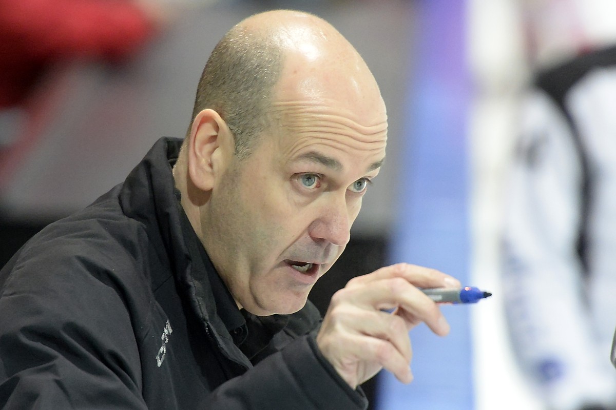 Le coach d'Ajoie, Gary Sheehan, lors du match de hockey sur glace, LNB 1/4 final Play-offs, entre HC Red Ice Martigny vs HC Ajoie le dimanche 22 fevrier 2015 a la patinoire du Forum d'Octodu ...
