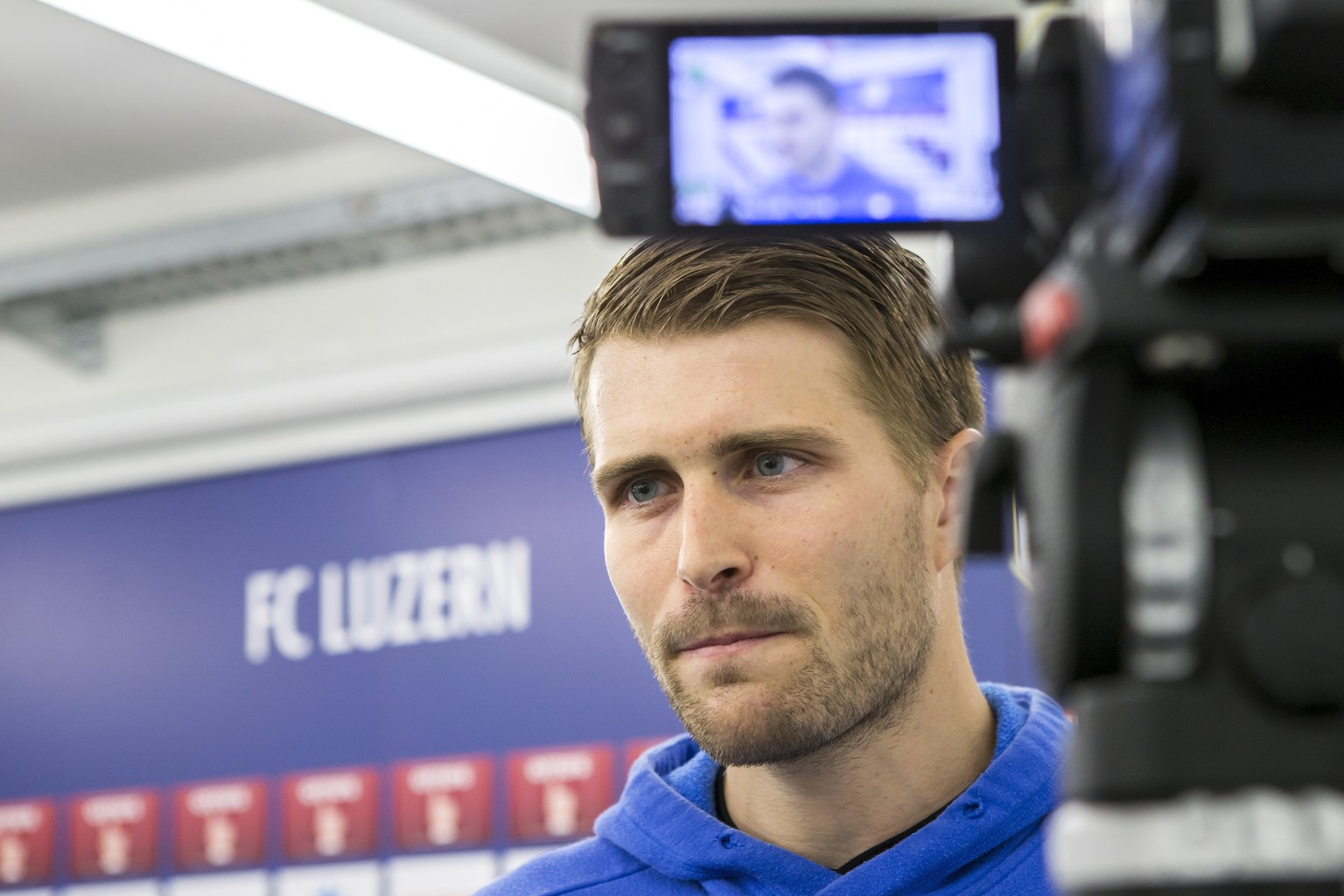 Claudio Lustenberger, Captain FC Luzern, spricht waehrend einer Medieninformation des FC Luzern am Mittwoch, 13. Juni 2018, in Luzern. (KEYSTONE/Alexandra Wey)