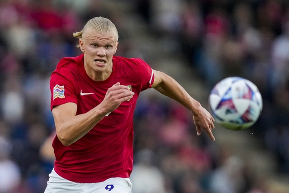 epaselect epa10004621 Norway's Erling Braut Haaland during the UEFA Nations League soccer match between Norway and Slovenia at Ullevaal Stadium in Oslo, Norway, 09 June 2022. EPA/Javad Parsa NORW ...