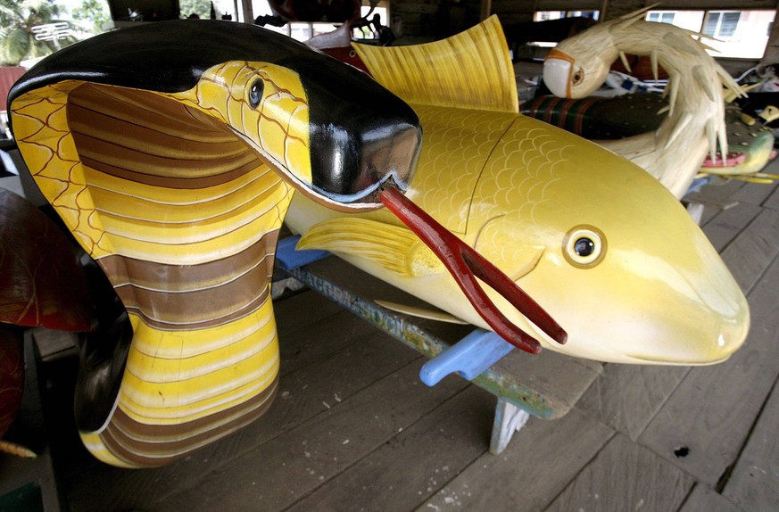 ghana, south, nungua, craftsman painting oil tanker shaped coffin for driver peter borkety kuwono following tradition of decorating coffin to reflect the life of the deceased. Nungua South GHANA EDITO ...