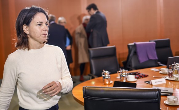 epa10353512 German Foreign Minister Annalena Baerbock arrives for the weekly meeting of the German Federal Cabinet at the Chancellery in Berlin, Germany, December 7, 2022. EPA/Hannibal Hanschke