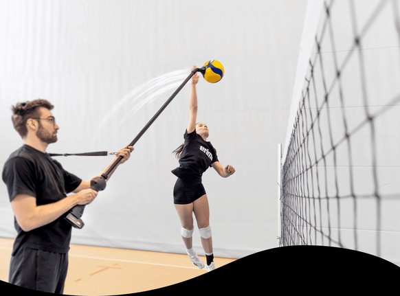 Mit dem Volleyball-Halter können Abschläge effizient trainiert werden.