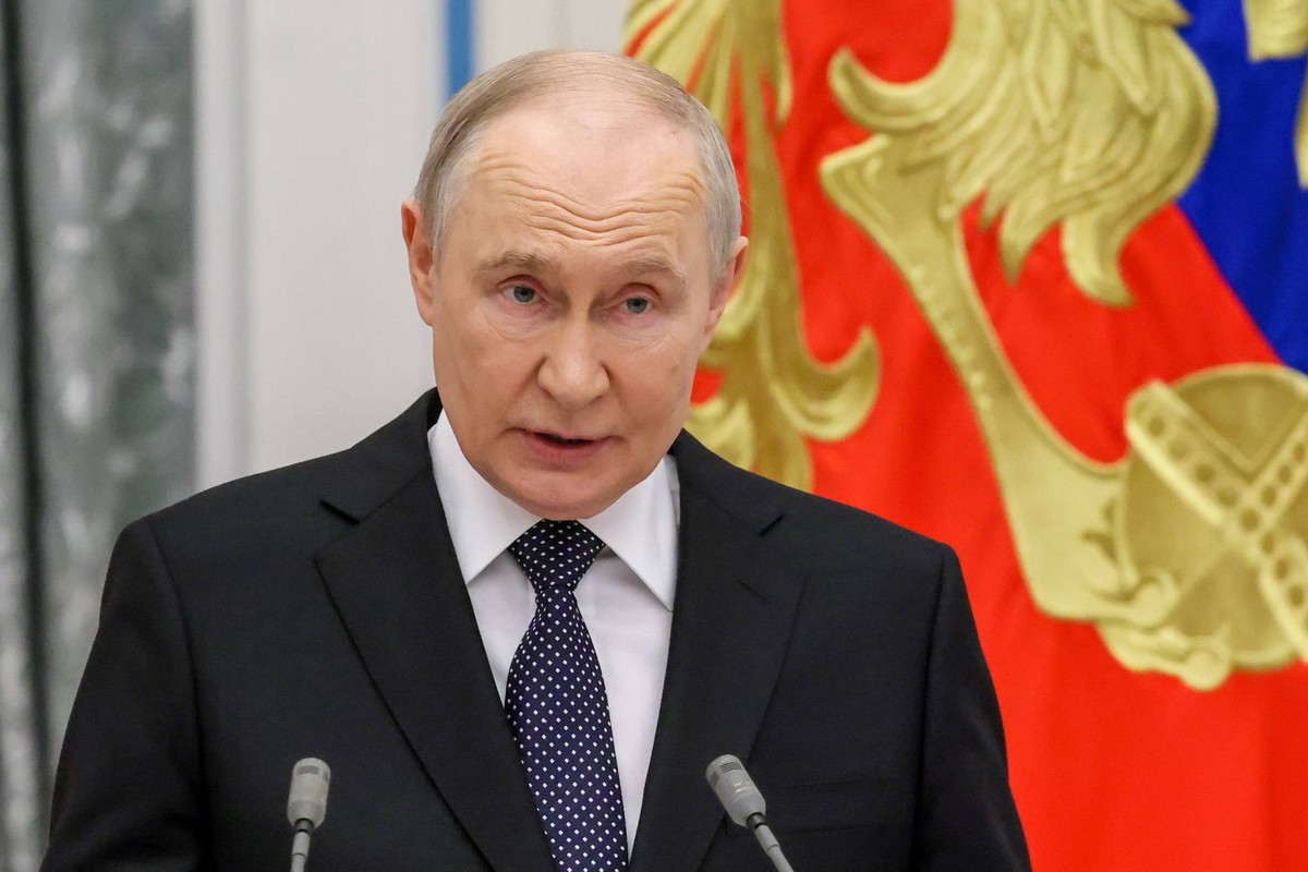 Entre l'enlisement de la guerre en Ukraine et les signes de faiblesse de l'économie russe, Vladimir Poutine fait face à des défis de plus en plus ardus.